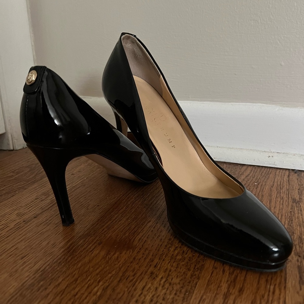 Ivanka Trump black pumps